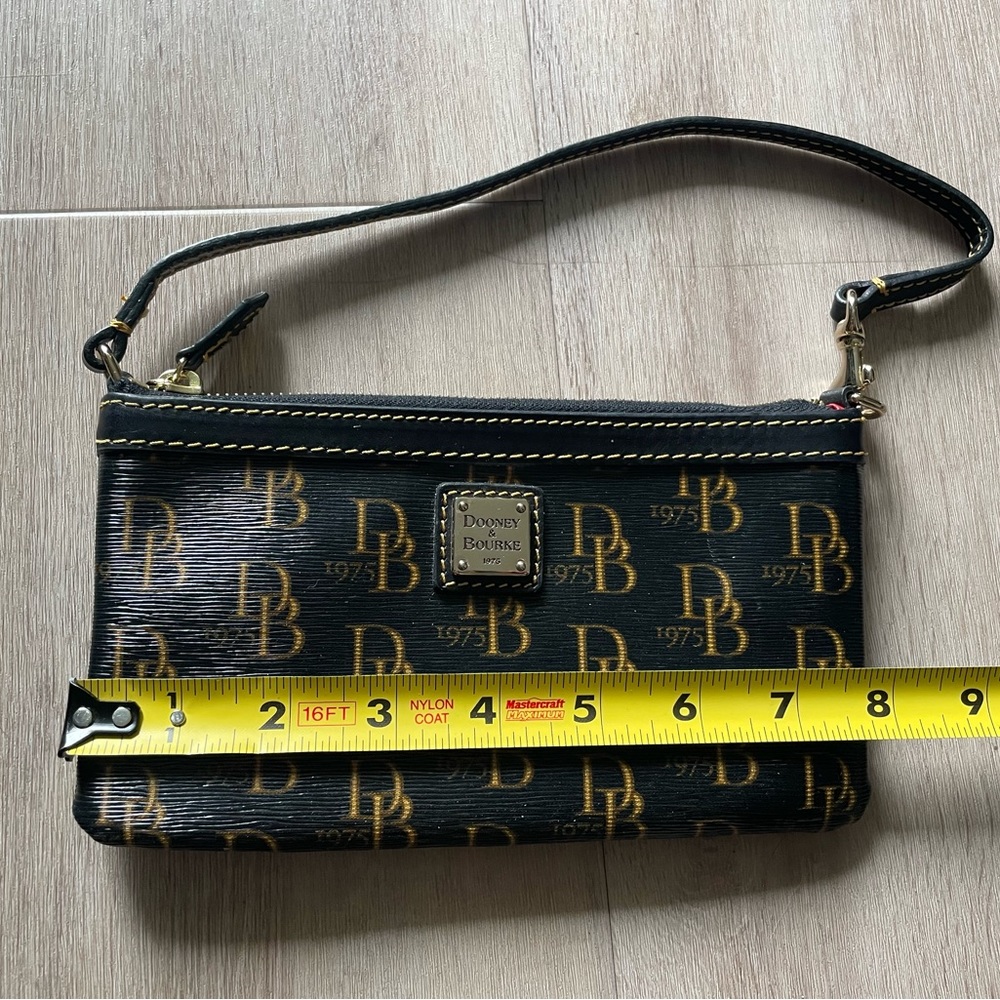 Dooney & Bourke 1975 authentic leather wristlet clutch - Picture 7 of 7